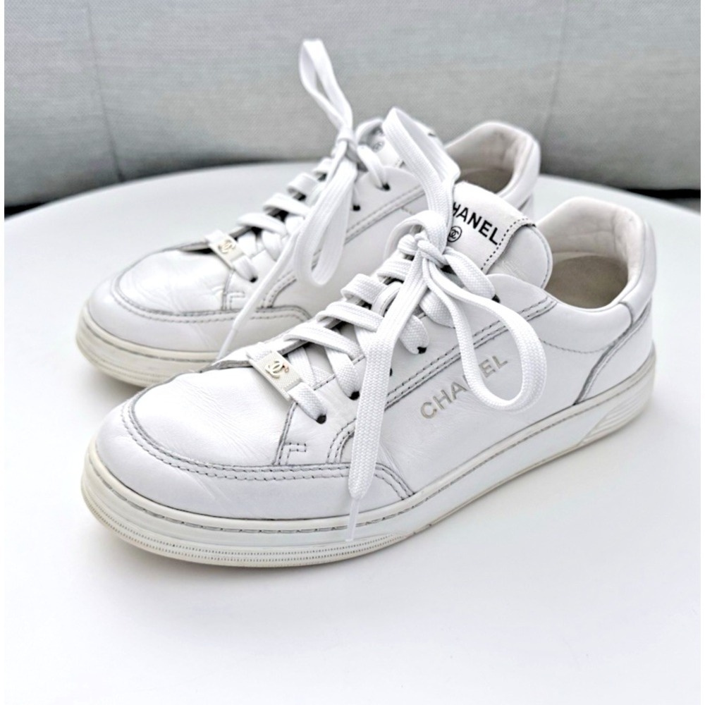 Chanel Women's CC Logo Low-Top Woman's White Sneakers Leather Size US 7